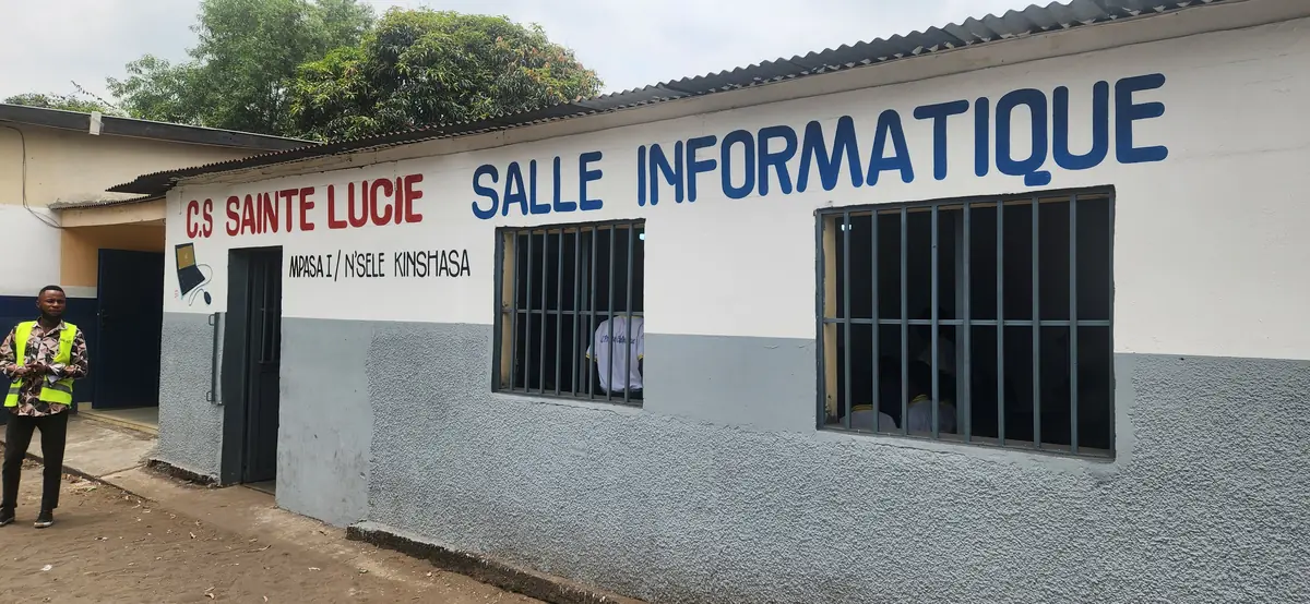 Le bâtiment de la salle informatique du C.S Sainte Lucie